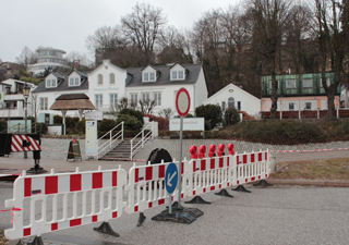 Straßenabsperrung bei Gerüstbauarbeiten